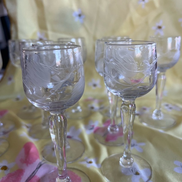 Set of 12 GORGEOUS Vintage Etched Cordial Glasses - EUC - Picture 3 of 5